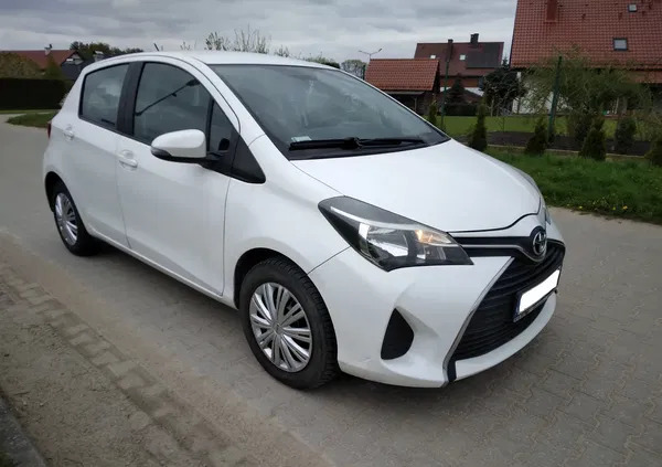 toyota ujście Toyota Yaris cena 20900 przebieg: 303000, rok produkcji 2016 z Ujście